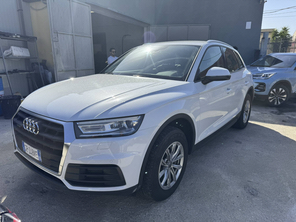 AUDI Q5 35 TDI quattro S tronic Business